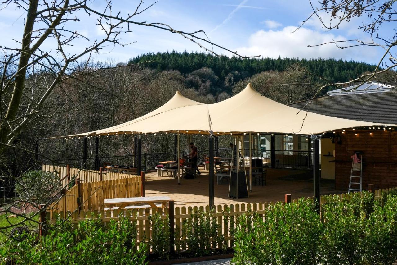 Woodenbridge Hotel Esterno foto