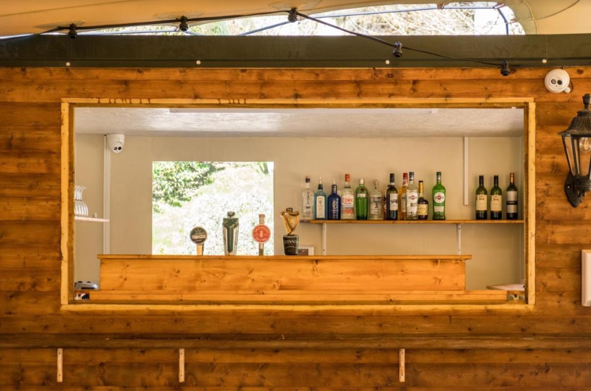 Woodenbridge Hotel Esterno foto