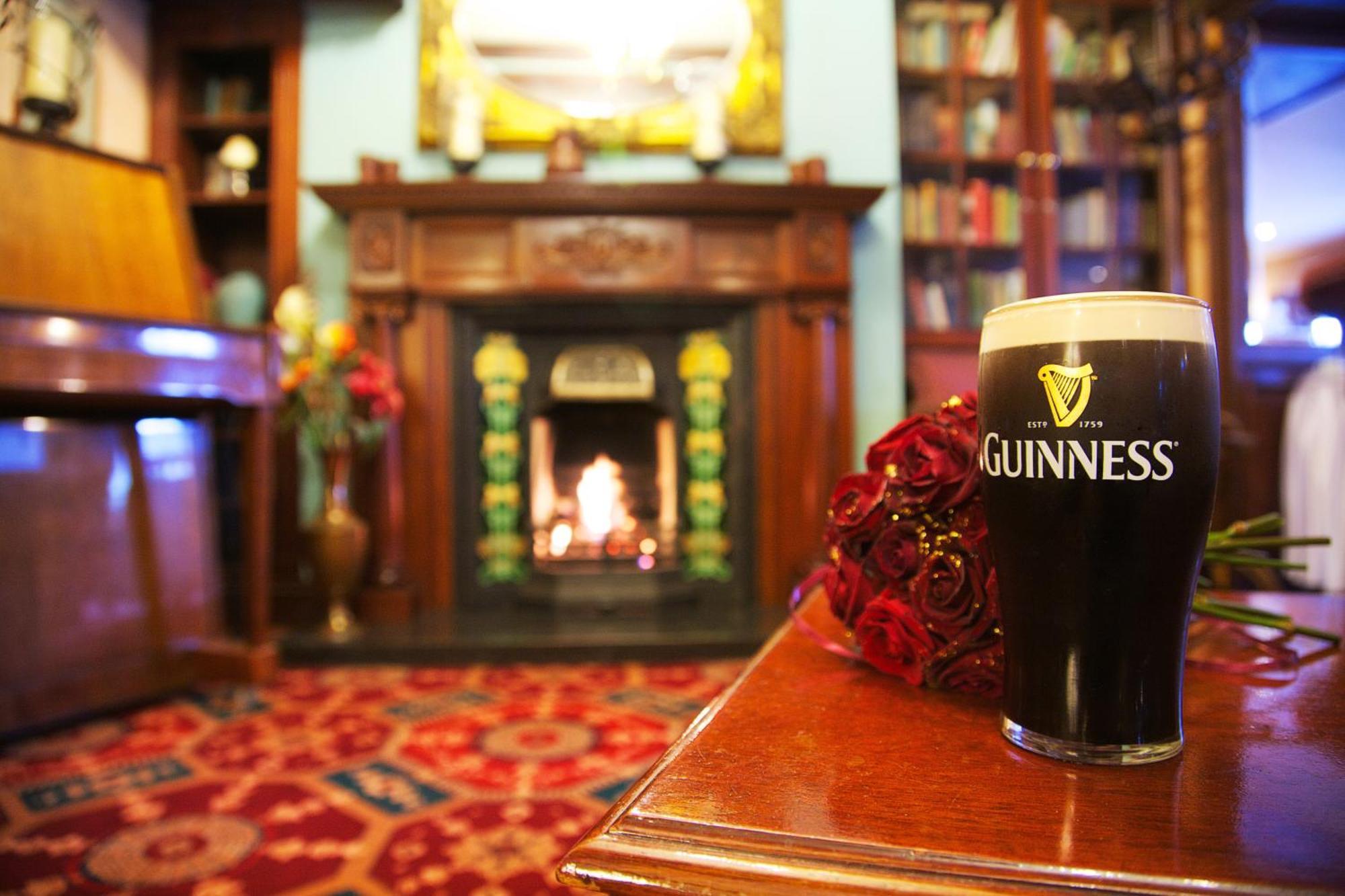 Woodenbridge Hotel Esterno foto