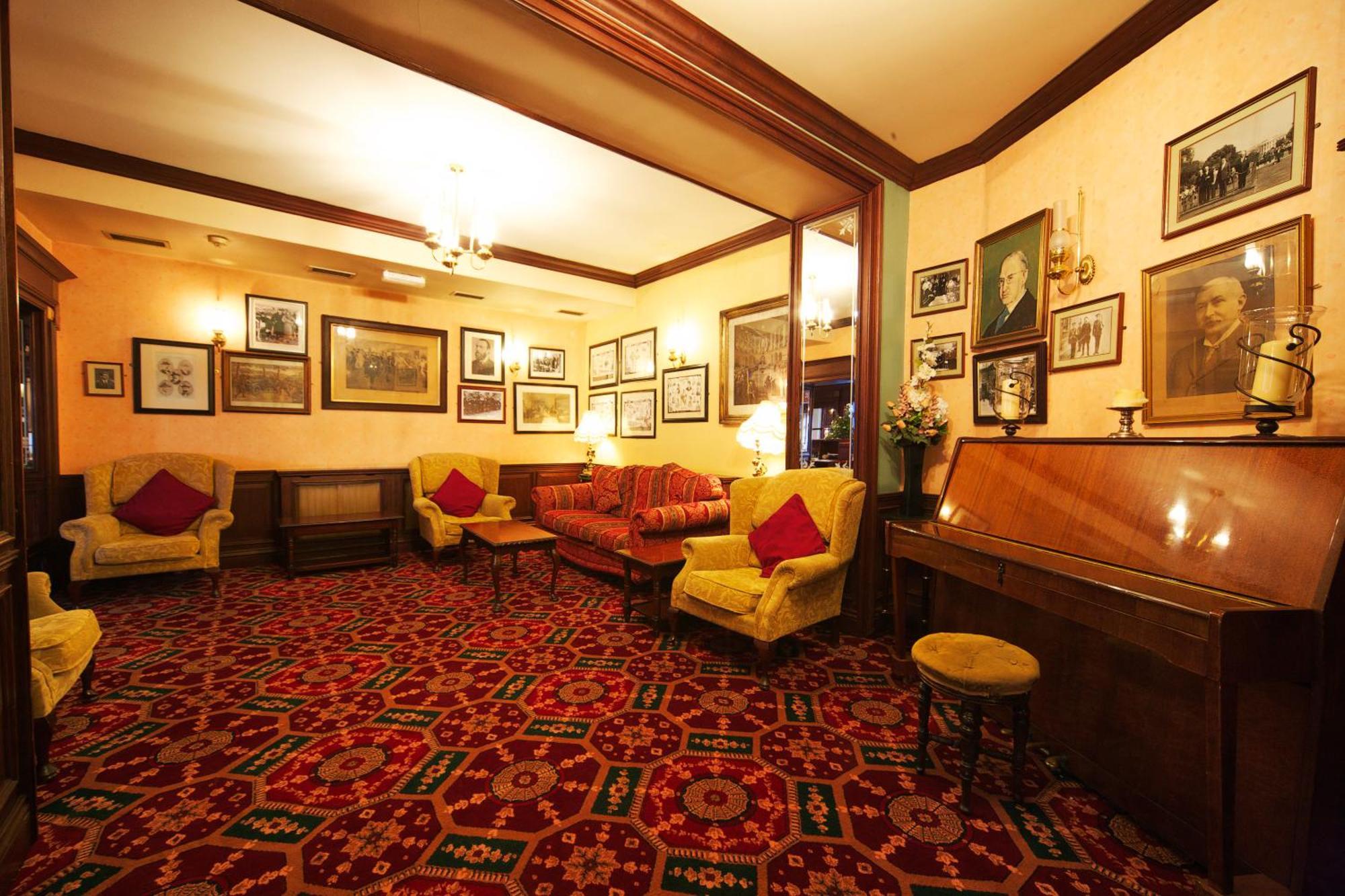 Woodenbridge Hotel Esterno foto